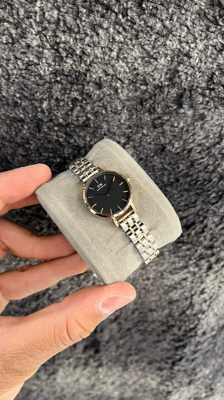 نقره ای رزگلد صفحه مشکی