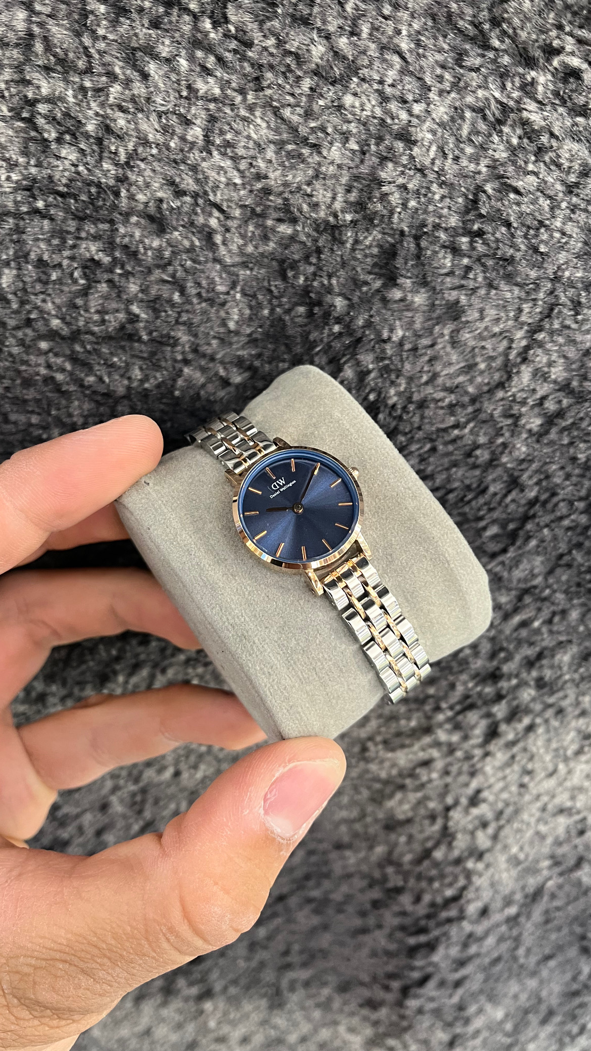 نقره ای رزگلد صفحه سرمه ای