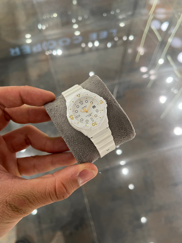 کاسیو زنانه سفید LRW-200H-7BVDF اورجینال با ضمانت